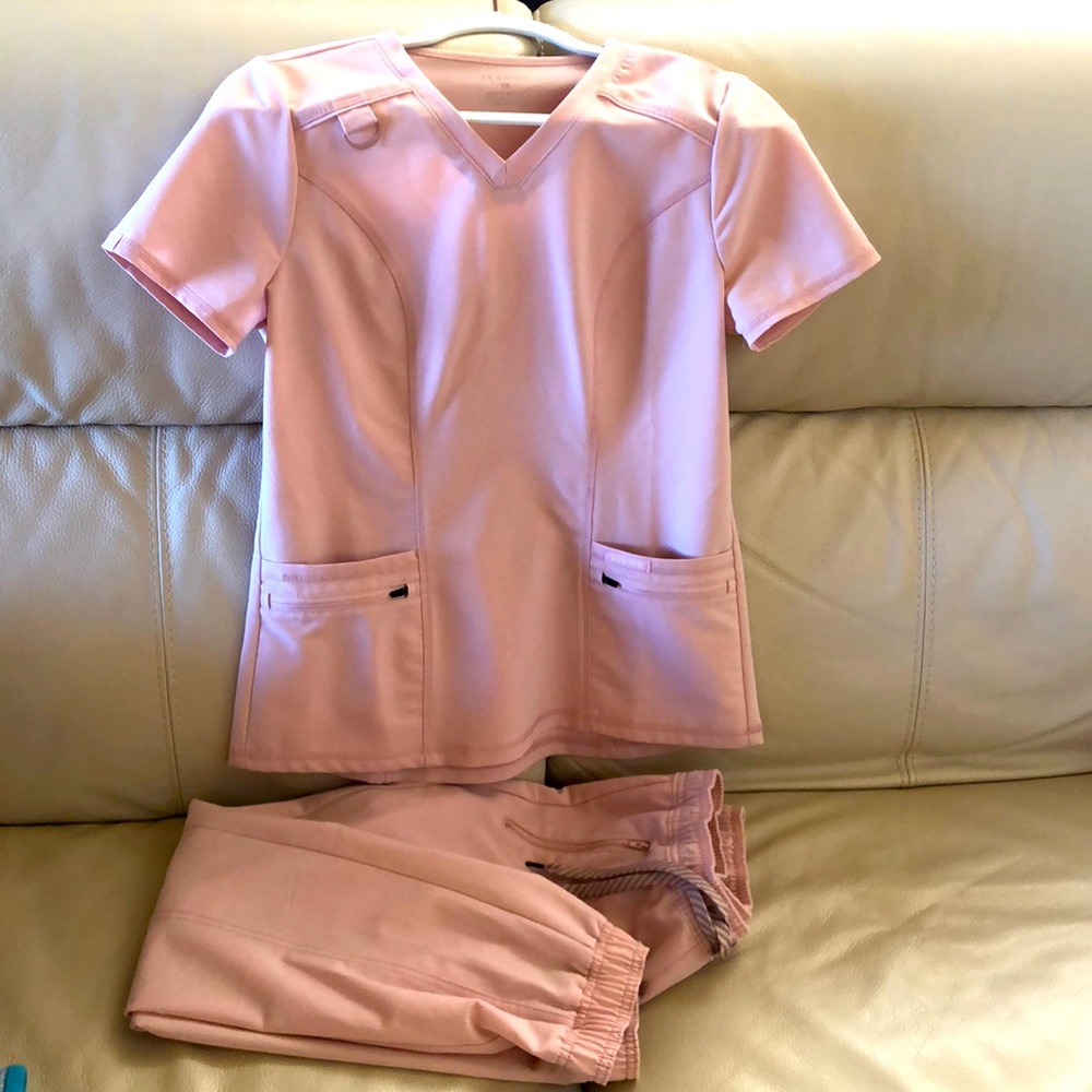 Jaanuu XS top, SP pant in pink